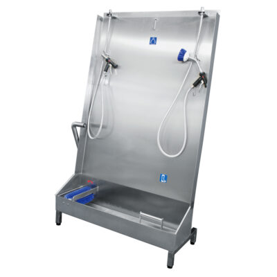Boot and apron wash station II
