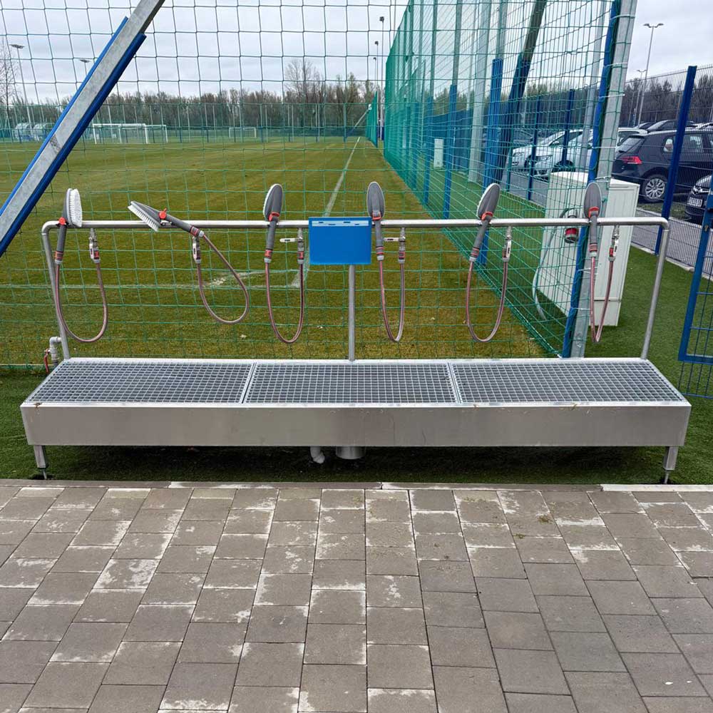 Football boot washing station with hand brush - Image 8
