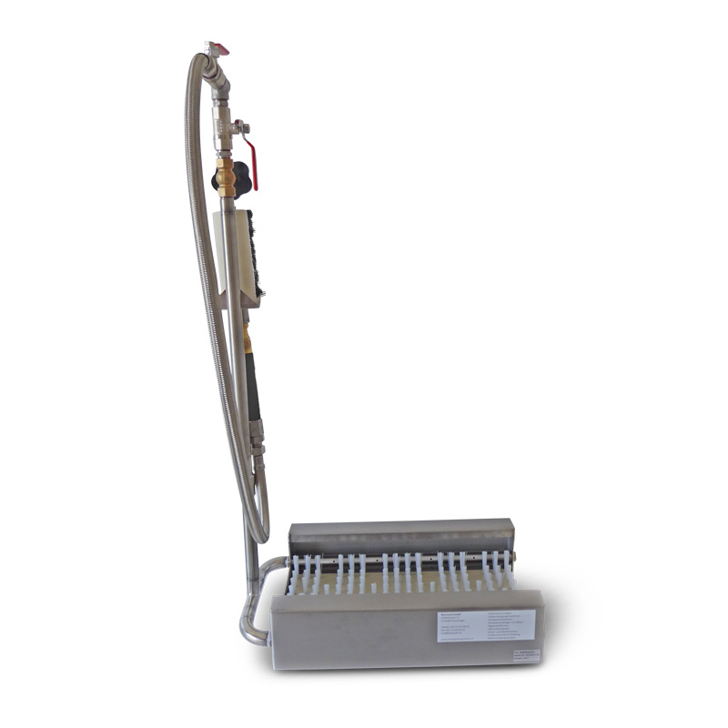 Work shoe cleaner with flexible mounting - Image 3