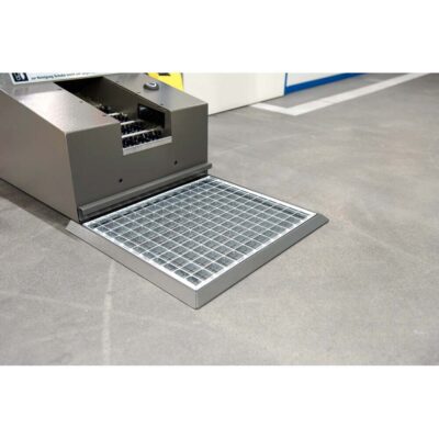 Shaking screen for sole cleaning machines